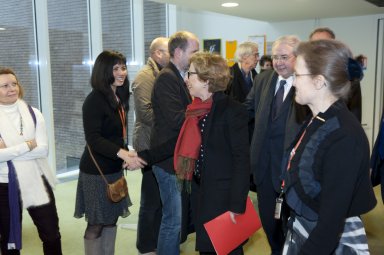 Geneviève Fioraso et Jean-Paul Huchon saluent les membres de l'équipe de la BULAC