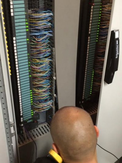 Finalisation du système de gestion technique du bâtiment (GTB) : câblages et tests réalisés hors tension, sur les installations susceptibles d'impacter le fonctionnement des services informatiques.
